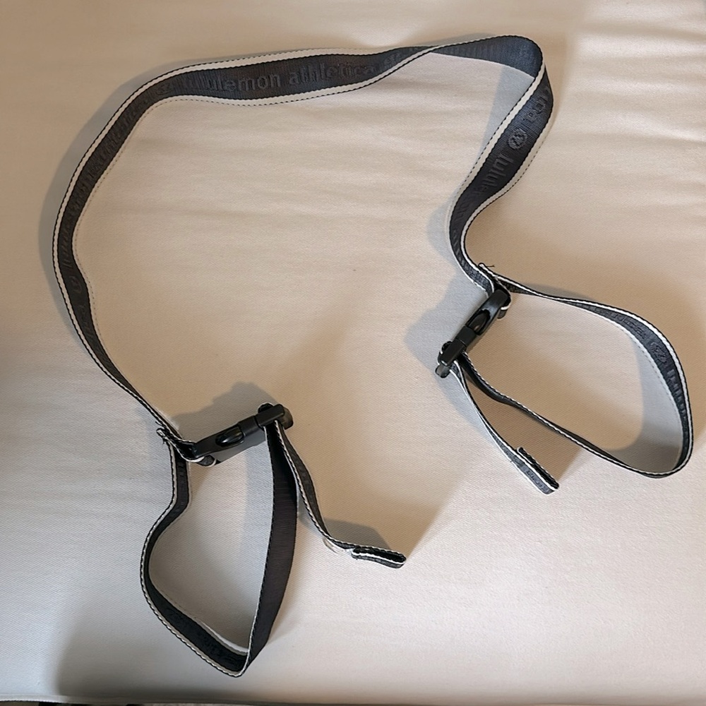 Lululemon yoga mat carrying strap